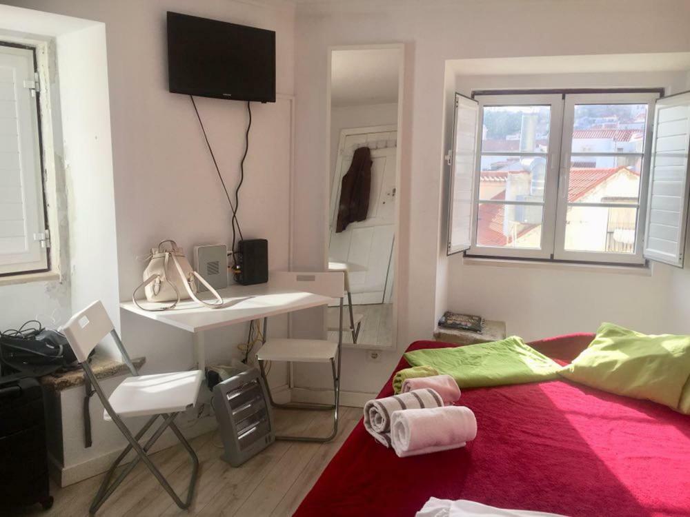 Pequeno Hostel Studio ลิสบอน ภายนอก รูปภาพ