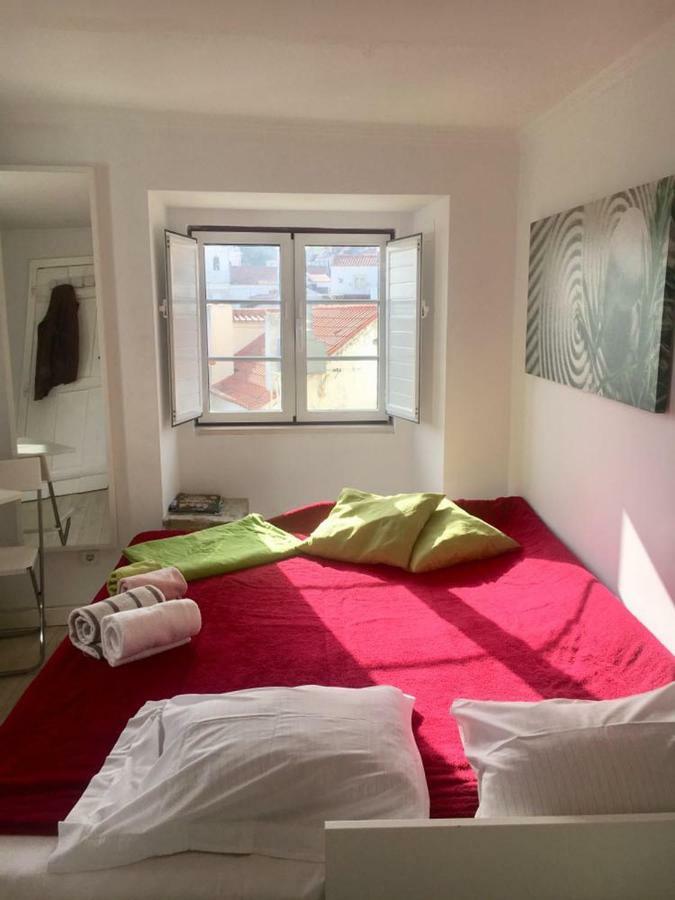 Pequeno Hostel Studio ลิสบอน ภายนอก รูปภาพ